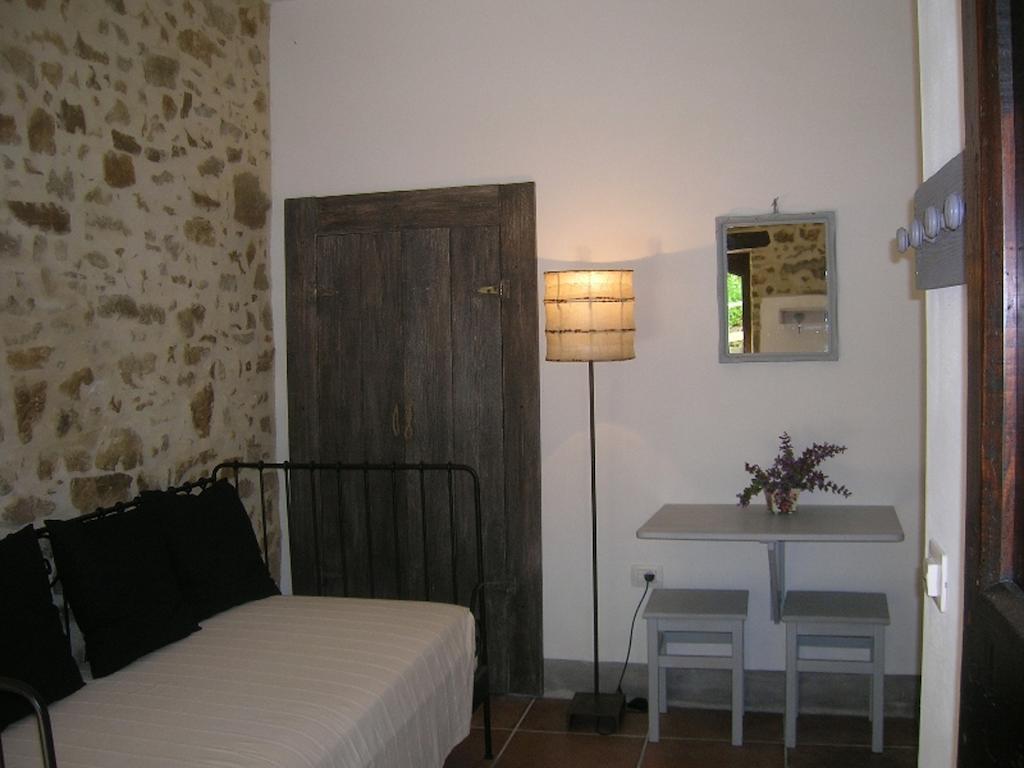 Вилла Agriturismo Caresto Carbonesca Экстерьер фото